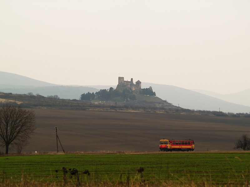 The Bzmot 176 with the Boldogkõ fortress photo