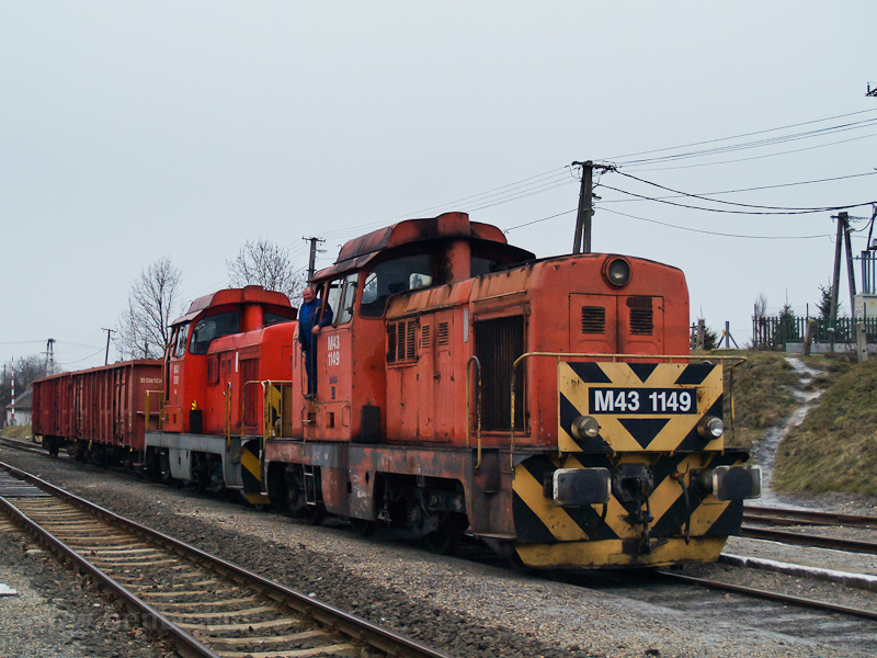 A MÁV M43 1149 és M43 1081 Diósjenő állomáson fotó