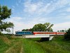 A V43 1369 Hort-Csány és Hatvan között egy régi festésű cseh IC-kocsikból álló InterCity vonattal a Zagyva-hídon
