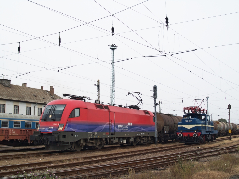 kép MÁV-Cargo 1116 016-5 és V42 527 Kál-Kápolna állomáson fotó