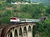 441-910 a Zágráb-Ploče gyorsvonattal a nagy visszafordító viadukton (409 méter a tenger szintje fölött)