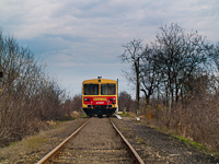 A MÁV-START Bzmot 379 Körösnagyharsány megállóhelyen pózol a vasútfotósoknak