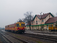 The MÁV-START Bzmot 347 seen at Kötegyán station