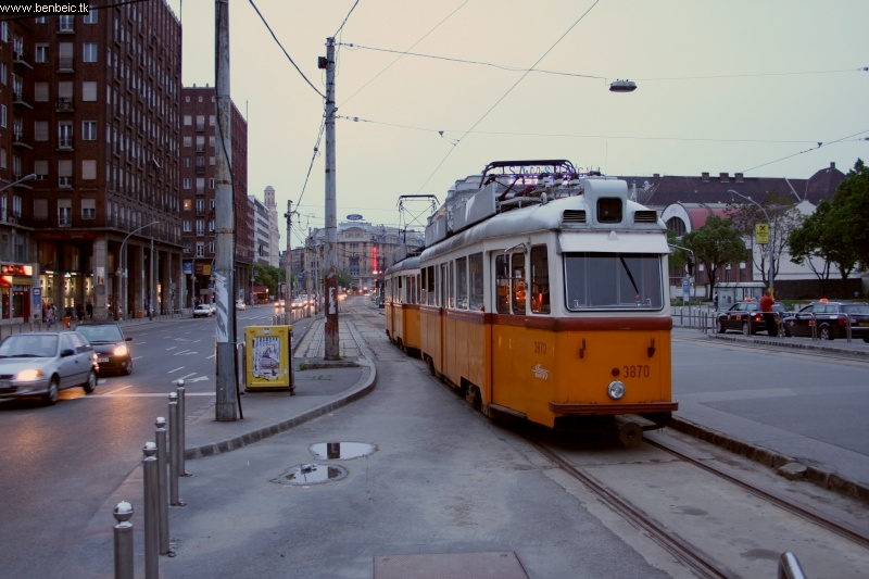 kép A Deák téren félreállva fotó
