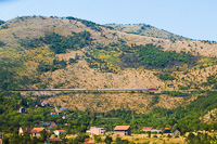 A Szerb Vasút egy 461 sorozatú gépe a Szabadka-Bar éjszakai vonattal hamarosan Podgoricába érkezik - a kép Biocénél készült