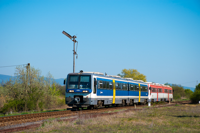 The MÁV-START 416 025 seen  picture