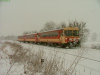 The Bzmot 341 near Drégelypalánk station