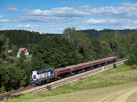 A vizilovas CHT 740 860 Stará Paka és Bělá u Staré Paky között egy üres dozátoros-vonattal