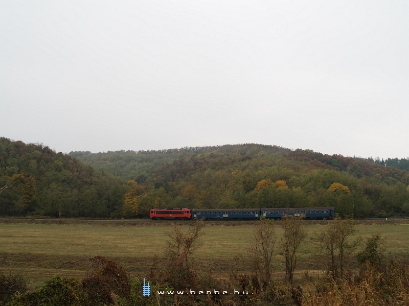 This trip was something like a last try to grab hold of the railway of my childhood, the disappearing lines and in this album, mostly the rolling stock. The rusty, old Bhv cars are being replaced by red-strip refurbished cars even in M41 shuttle trains by 2010, and the last photo's M41 with the MÁV insignia made me tear. picture