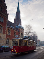 A bytomi 38-as villamos Konstal N sorozatú, 954 pályaszámú kocsija a Piekarskán, Bytom Kościół św. Trójcy végállomásnál