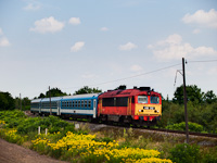 The MÁV-TR 418 312 seen between Ölbő-Alsószeleste and Porpác