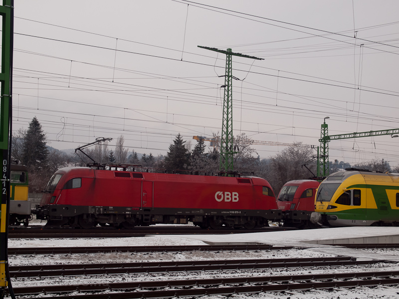 The ÖBB 1116 075-3 and the  photo