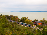 A MV-START 433 277 Balatonszrsz s Balatonfldvr kztt a magaspartrl fotzva