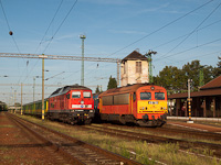A GYSEV 651 023 és a MÁV-START 418 108 Sárvár állomáson