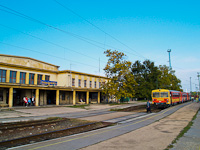 A MÁV Bzmot 321 Dunaújváros állomáson