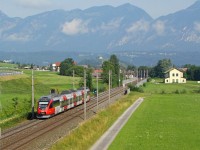 Röviddel Wörgl-Bruckhäusel megálló után a regionális vonat, azon ritka helyek egyikén ahol 110 a pályasebesség.