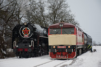 The ČSD 475 196 and the 749 248-1 seen at Slovenská ¼upča