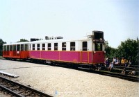 The purple ABmot 2, the old railcar of the Lillafüred Forest Railway at Széchenyi-hegy, the locomotive parade on the 50th birthday of the Children’s Railway