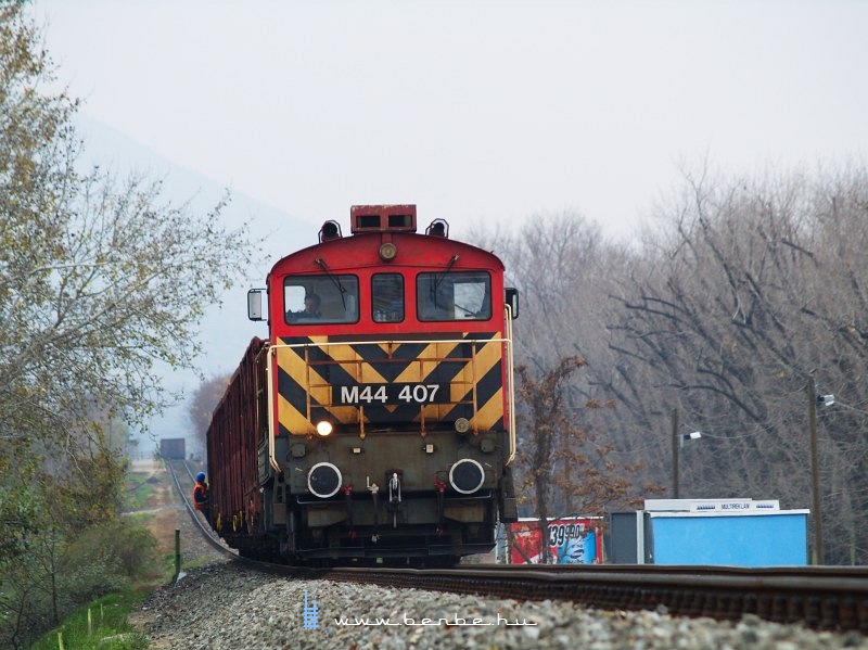 M44 407 az Újpesti vasúti híd terhelési próbáján fotó