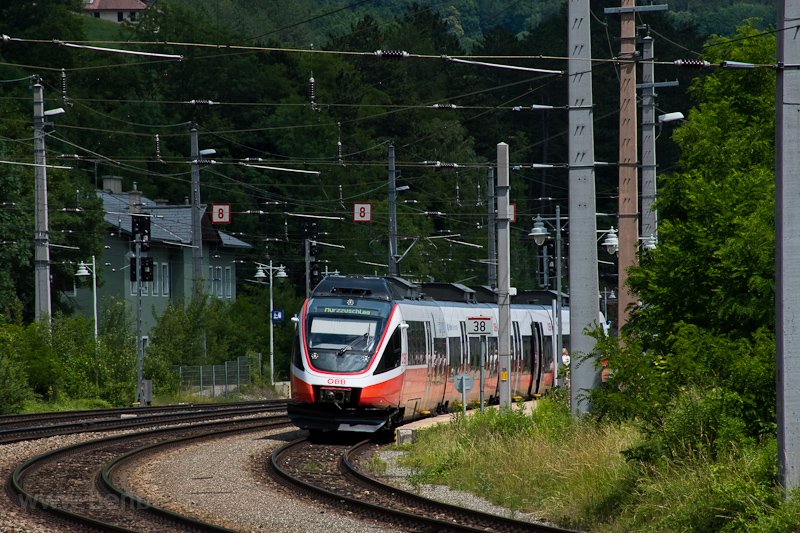 The ÖBB 4024 048-3 seen at  photo