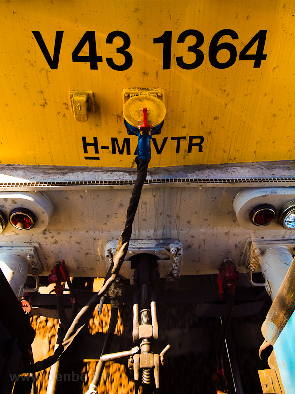 A V43 1364 a kocsiból nézve fotó