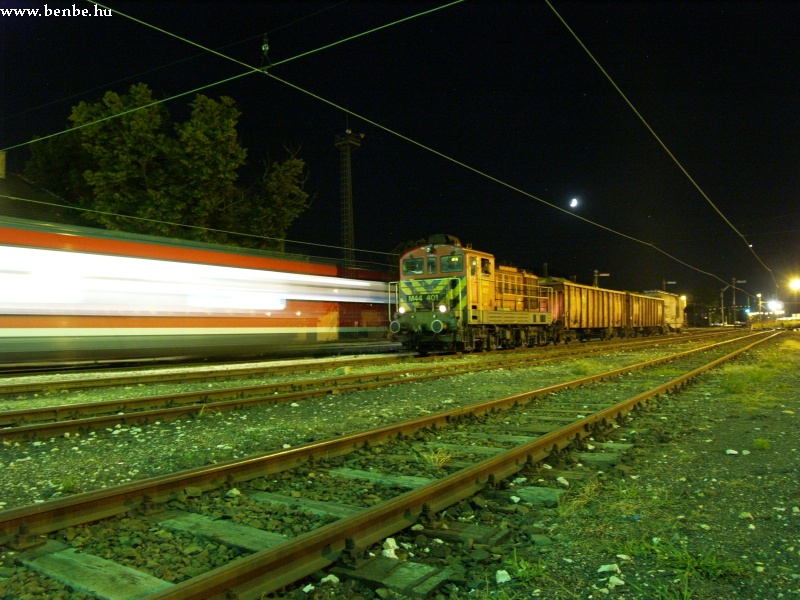The M44 401 at buda station photo