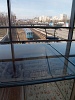 Egy 81-717 metrószerelvény Kiivben a Dárnyica állomásnál (balra a Dárnyica depó vágánya)