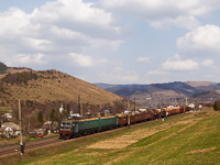 The UZ VL11 145 seen banking a freight train between Воловець and Скотарське