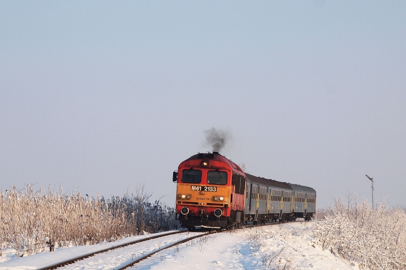 The M41 2133 is arriving at Tiszafüred with a slow train from Debrecen photo