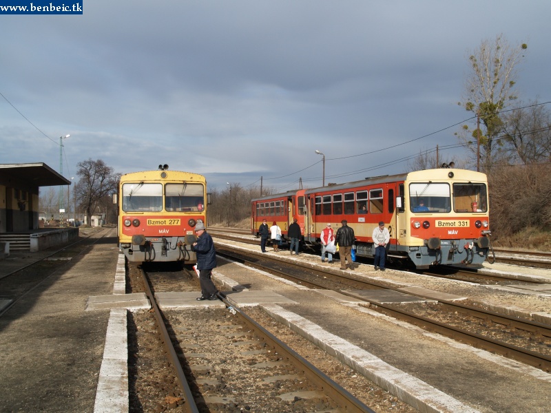 Bzmot 277 és 331 Veszprémvarsány állomáson fotó