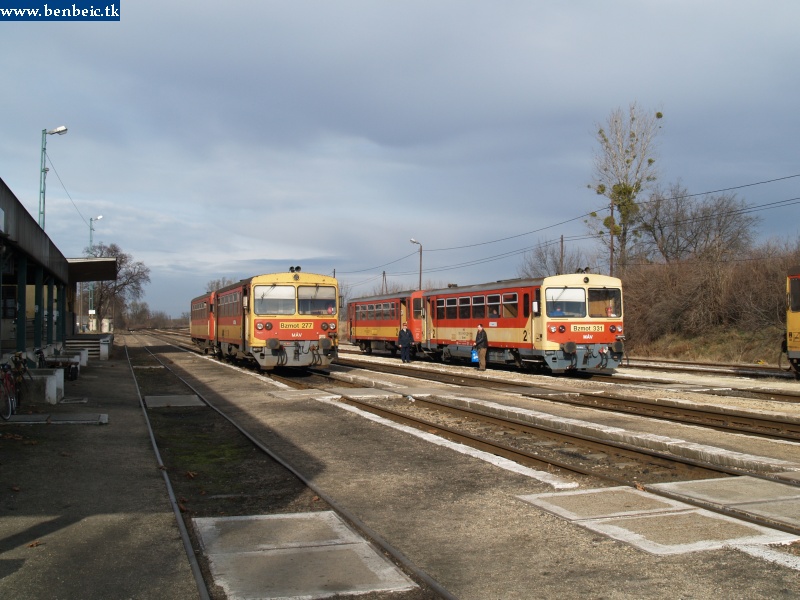 Bzmot 277 és 331 Veszprémvarsány állomáson fotó