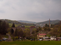 The ŽSSK 812 033-3 seen between Banská Belá and Banský Studenec on Belianksy viadukt