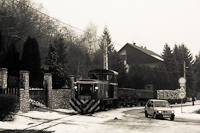 The LÁEV D02-508 hauling a freight train inside Diósgyőr