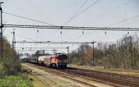 They sent the local shunter M62 165 from Székesfehérvár to Budapest with a freight train. I caught it at Martonvásár.