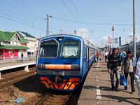 Az ED4M-0250 Szergijev Poszád állomáson