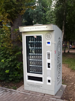 Állateledel-automata a Gorkíj-parkban