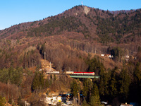Két ŽSSKC 751-es a Bralský viadukt húzza tehervonatát Sklené pri Handlovej és Remätä között