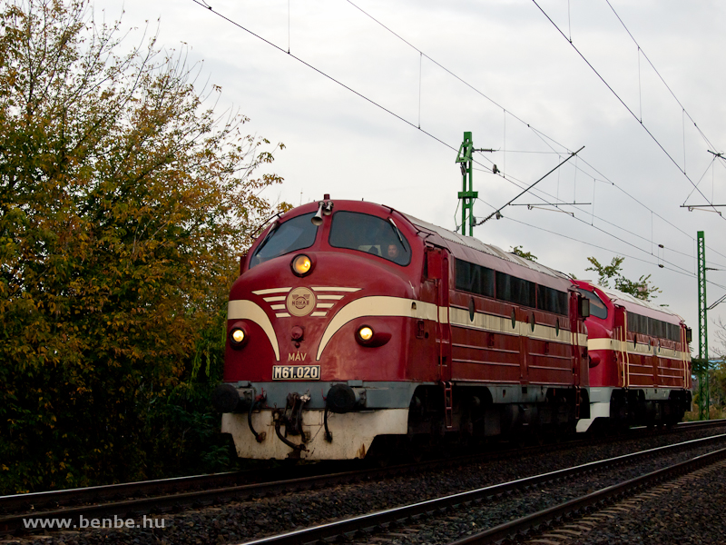 Az M61 020 és az M61 001 a Ferencváros és KÖKI közötti összekötő vasútvonalon fotó