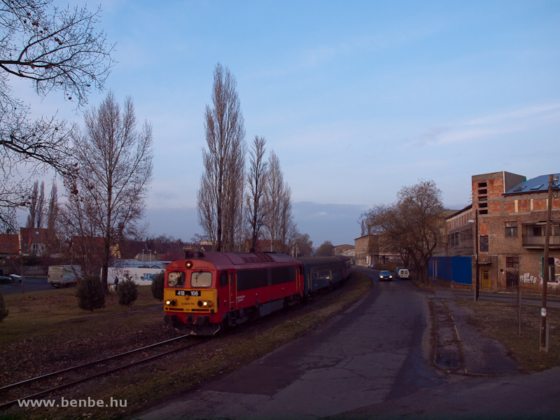 A 418 106-os Csörgő Kőbánya-Kispest és Kispest állomások között az ipari negyedben fotó