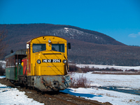 A Királyréti Erdei Vasút Mk48 2014 pályaszámú mozdonya régi fényezésben Paphegy és Szokolya között