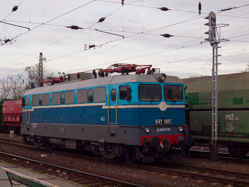 A MÁV-TR V43 1001-es retró  fotó