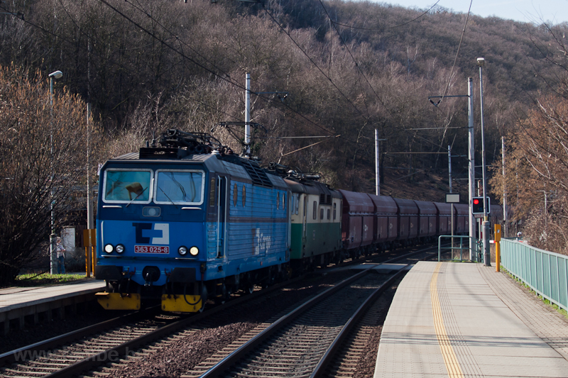 The ČD Cargo two-syste photo