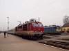 A ZSSK 350 002-2 Vácott
 a Prágából Belgrádba tartó Avala IC vonattal