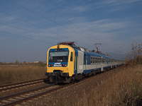 The BDVmot 012 seen between Vác-Alsóváros and Sződ-Sződliget