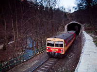 The MÁV-START 117 287 seen in the Cuha-gorge after the Porva-Cseszneki II. tunnel gallery