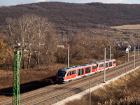 A MÁV-START 426 030 pályaszámú Desiro motorvonata Üröm és Solymár között az új, kétvágányú nyomvonalon
