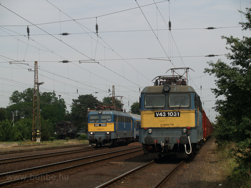 kép A V43 1031 és a V43 1100 Mezőkövesden
fotó