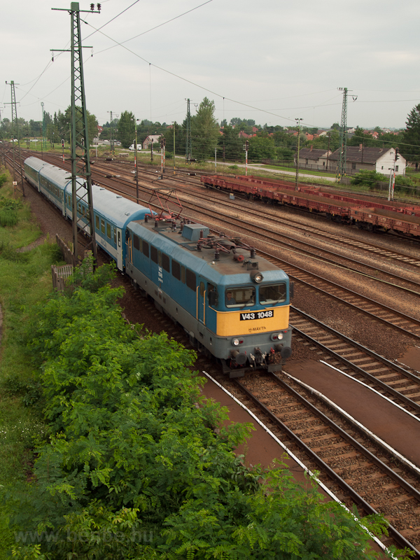 kép V43 1048 Nyékládházán
fotó
