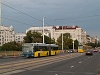 109-es busz Volvo 7700A típussal és 4-es villamos Combinóval a felújítás előtti Margit hídon
