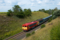 A MÁV-START 418 148 pályaszámú Csörgője egy terelt Budapest-Pécs InterCityvel Mezőfalva és Nagykarácsony között a Dunaújváros-Rétszilas vasútvonalon
A 43-as Dunaújváros-Mezőfalva-Rétszilas vasútvonalról rengeteg, egészen különleges fényképem van:     